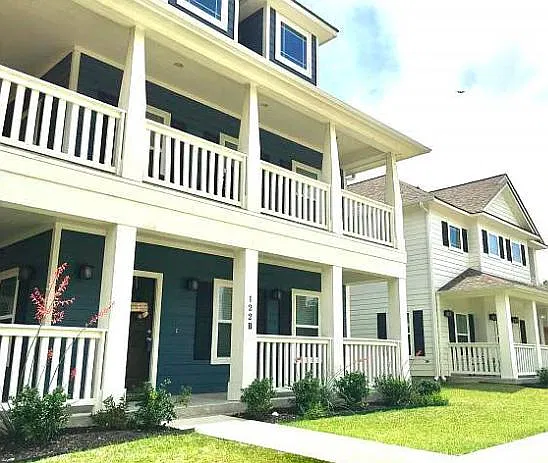 5 bed, 5.5 bath, 2776 sqft, $4,500 — Photo 2