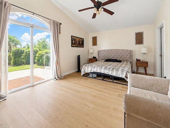 5th image of 202 Wedgewood Cir