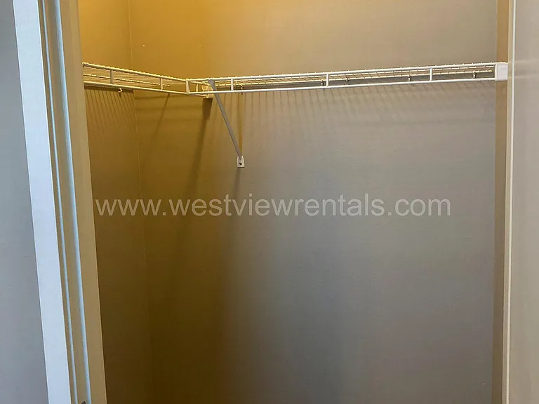 203 E Laurel St — Photo 66