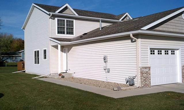 3037 Venice Lane NW-end unit