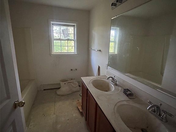 5th image of 33 Wayne Way