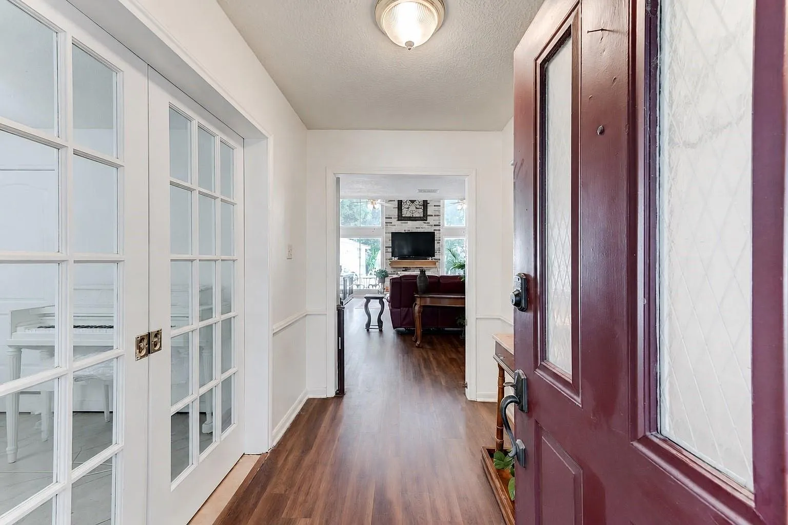 4 bed, 2.5 bath, 2684 sqft, $3,000 — Photo 3