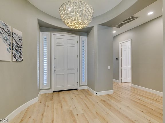 5th image of 12 Moraine Dr