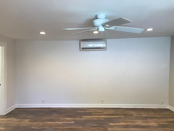 4th image of 22856 Burbank Blvd