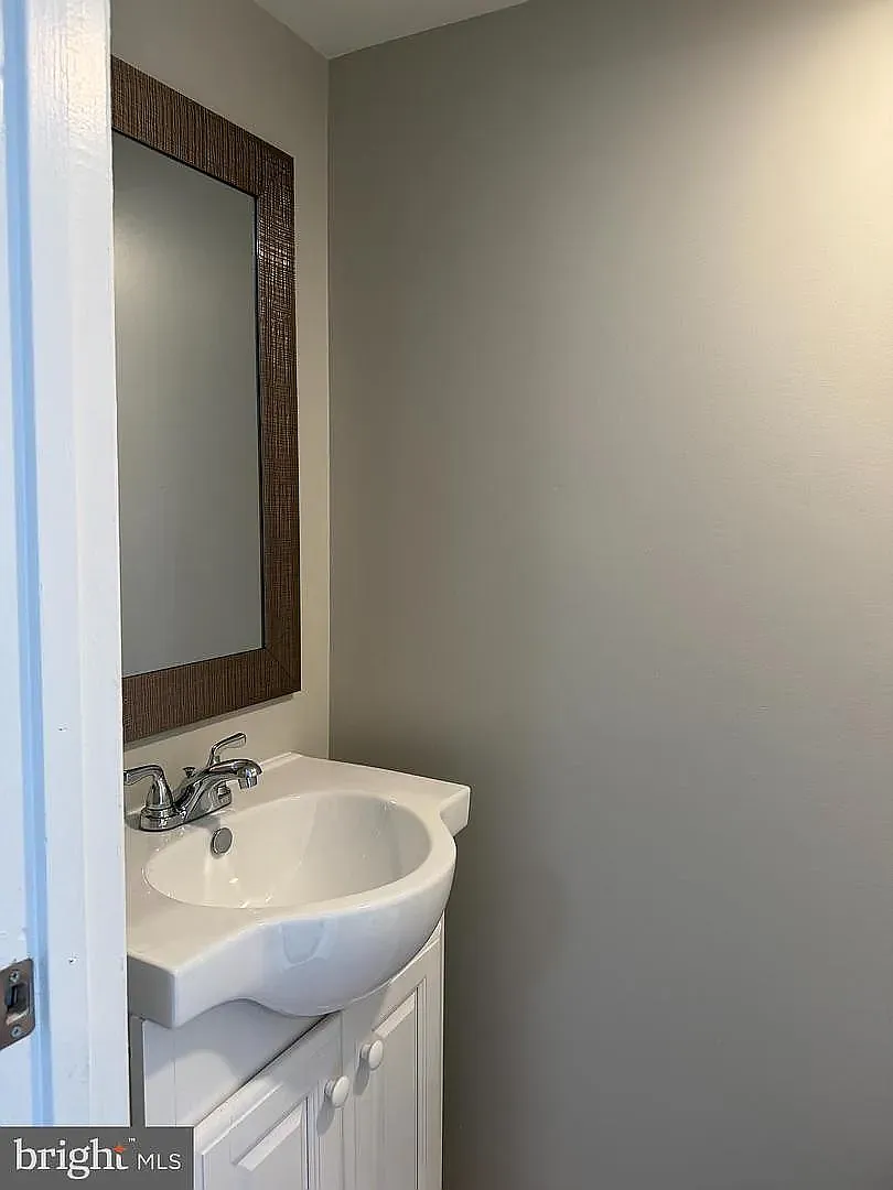 3 bed, 1152 sqft, $2,400 — Photo 1