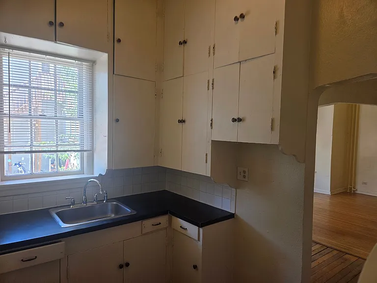 834 N Clarkson St — Photo 11