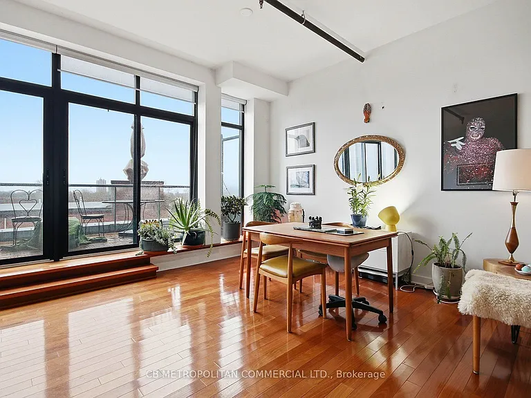 363 Sorauren Ave #405 — Photo 4