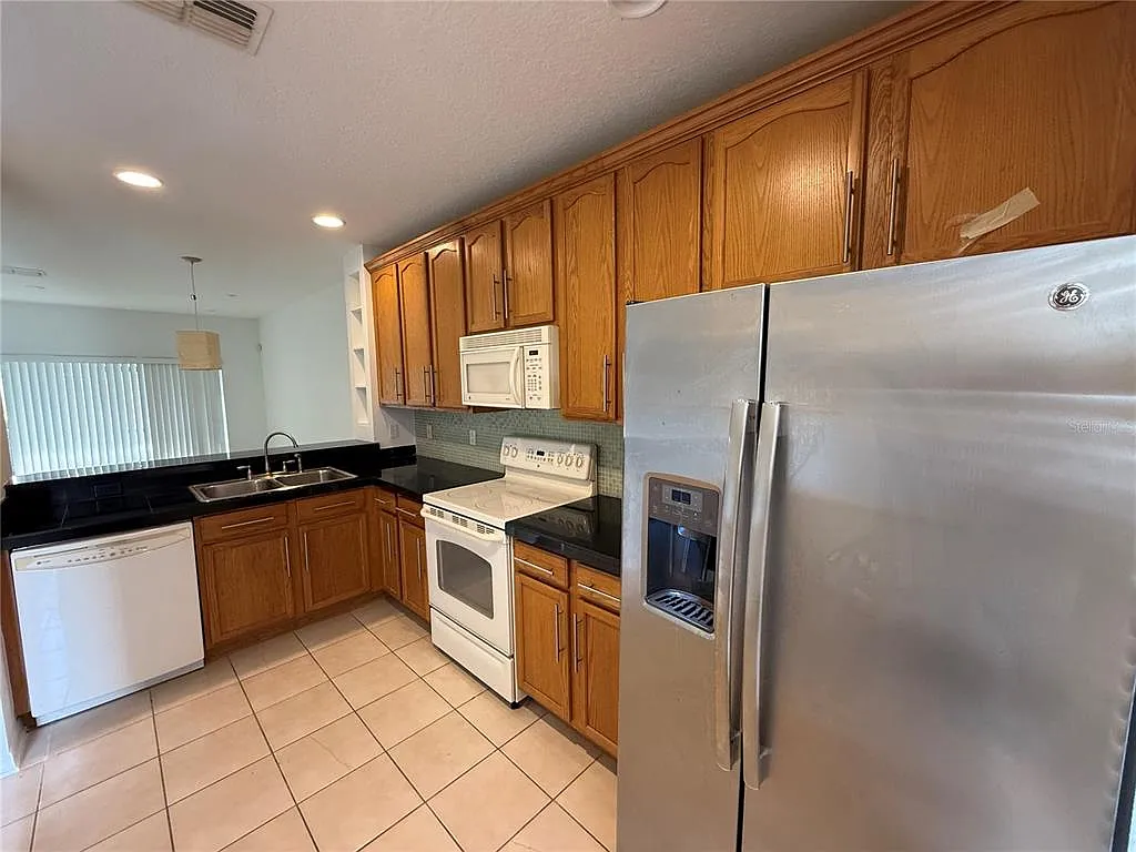 2 bed, 2.5 bath, 1071 sqft, $1,695 — Photo 4