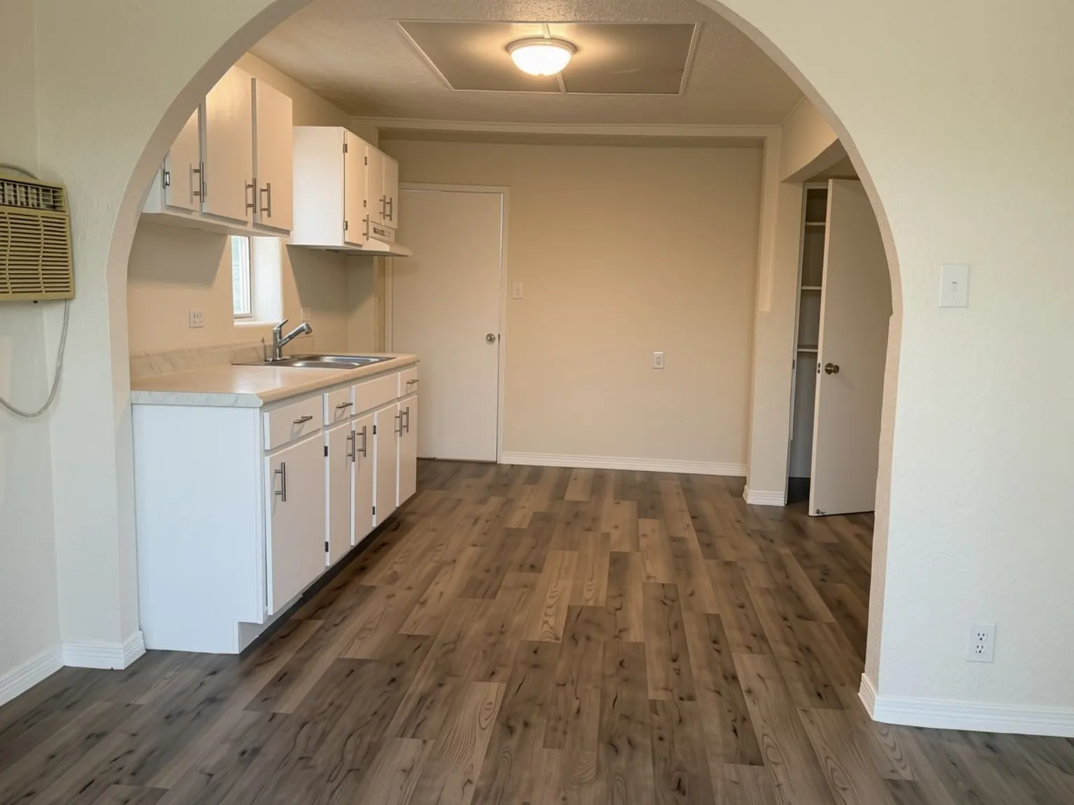 2 bed, 601 sqft, $975 — Photo 2