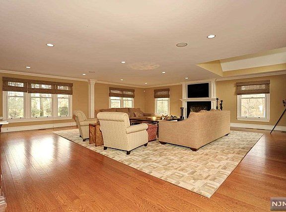 4th image of 91 Blueberry Dr