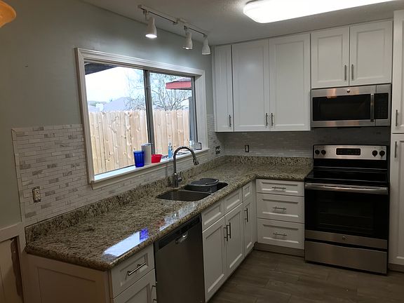 Updated kitchen and LR