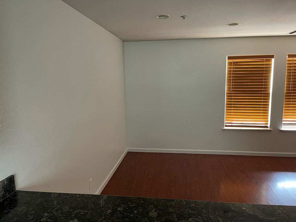 2nd image of 605 Lisbon St