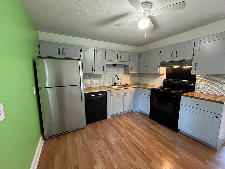 200 E Palestine Ave — Photo 14