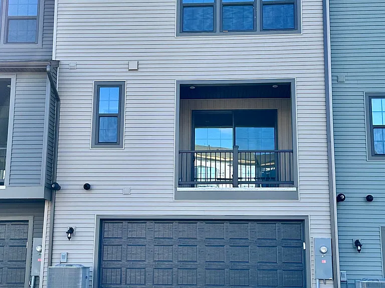 325 E Cochran St — Photo 37