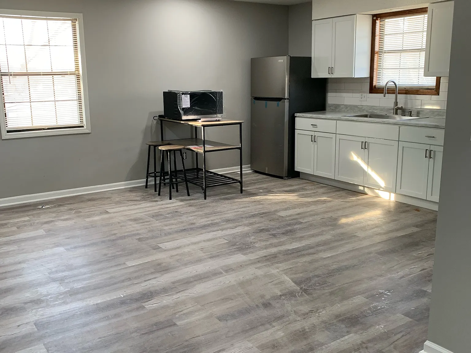 1 bed, 700 sqft, $1,050 — Photo 3
