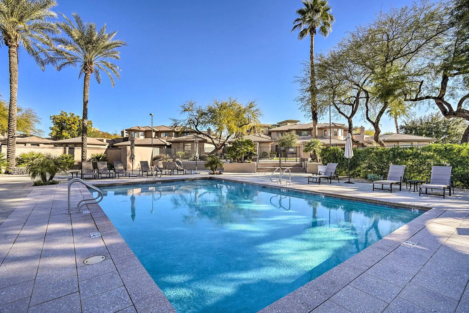 3 bed, 3.0 bath, 2098 sqft, $6,838 — Photo 4