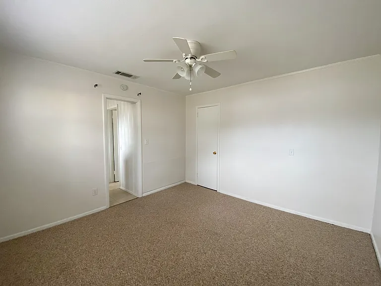 102 Roberts Ave — Photo 8