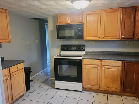 5th image of 642 Meyer St