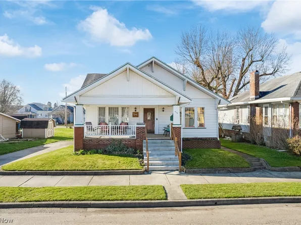 514 W 3rd St, Uhrichsville, OH 44683