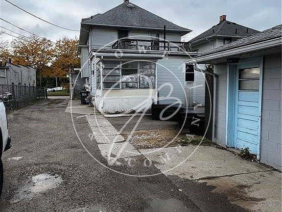 2nd image of 734 Phillips Ave Unit B