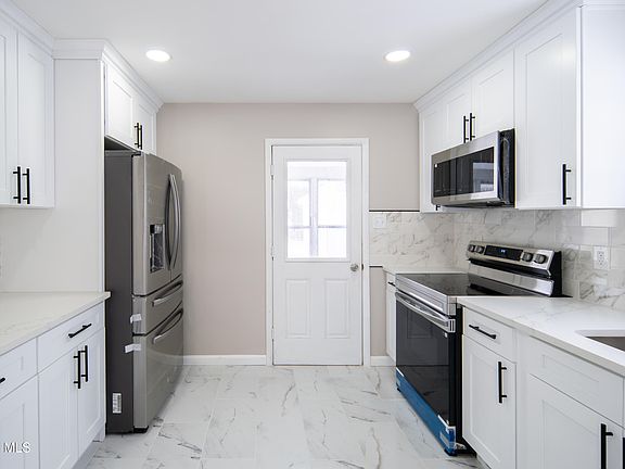3rd image of 59 Lawnridge Avenue