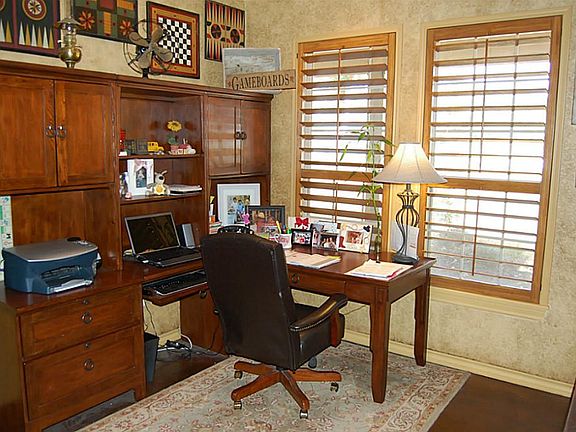 4th bedroom being used as a Study. Has a closet