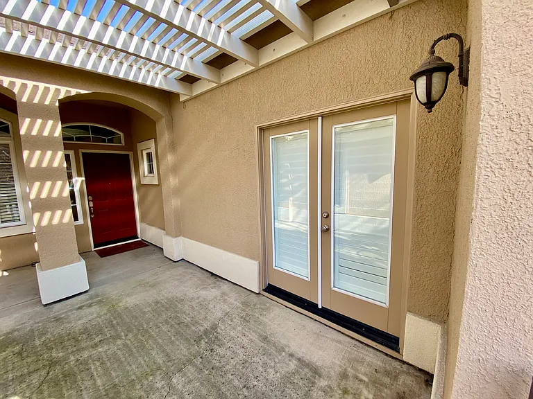 2142 Blackridge Ave — Photo 3