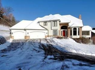 840 Fox Ct, Chanhassen, MN 55317