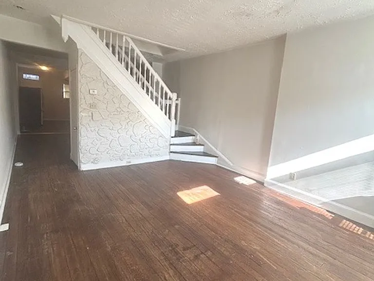 2518 W Fairmount Ave — Photo 9