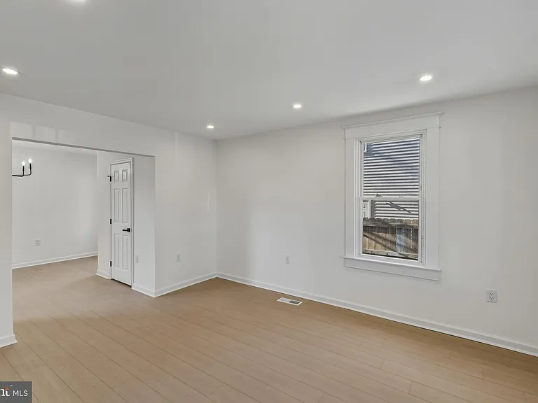 507 Washburn Ave — Photo 7