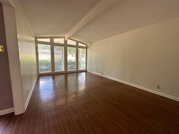 2nd image of 5 Park Ln