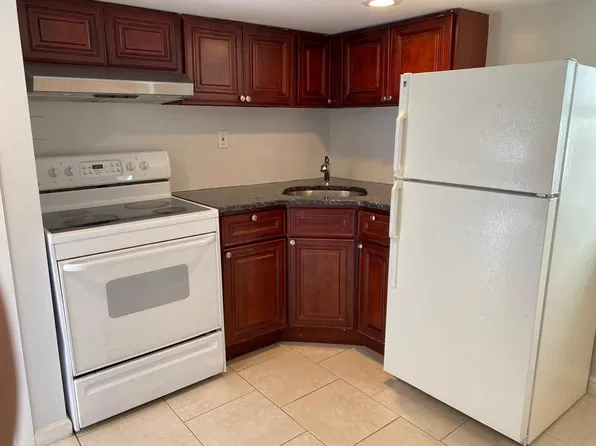 (undisclosed Address), Bay Shore, NY 11706