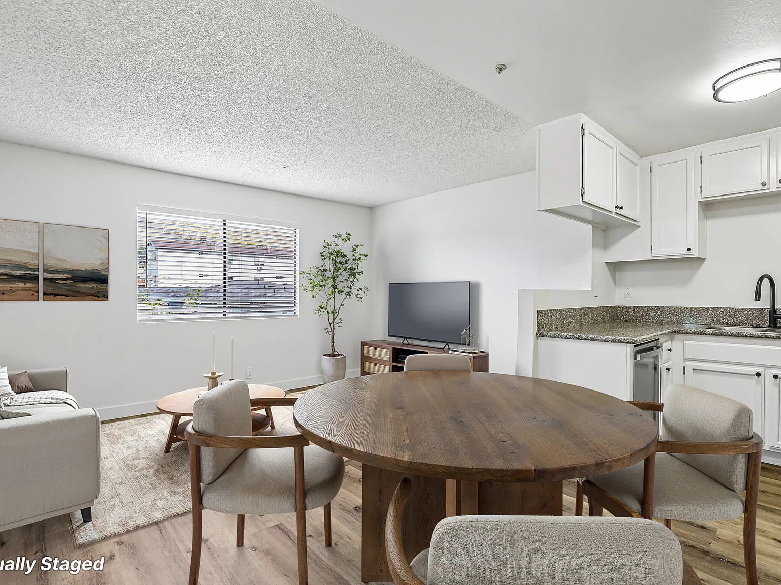 2 bed, 900 sqft, $2,525 — Photo 1
