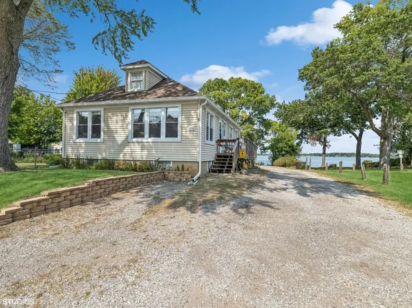 258 Lippincott Ln, Fox Lake, IL 60020