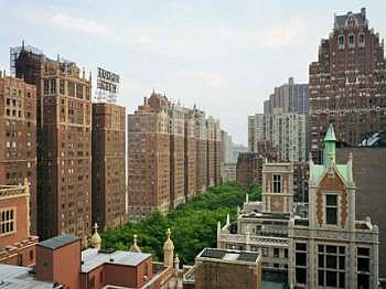 3rd image of 307 E 44th St APT 310