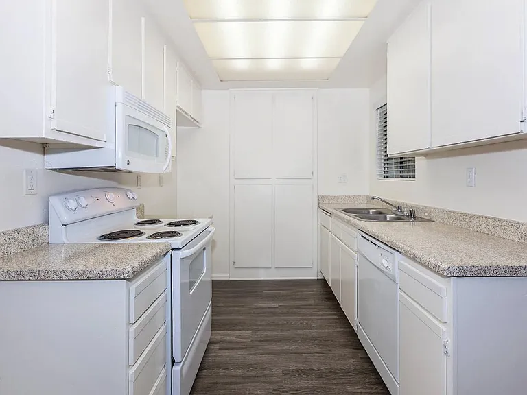 Emerald Court Apartment Homes — Photo 29