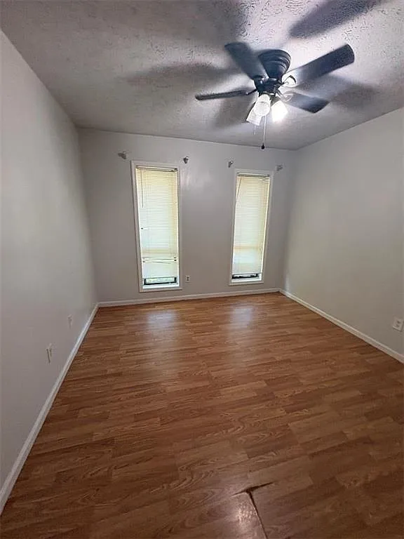 3 bed, 3.0 bath, 1566 sqft, $1,800 — Photo 3