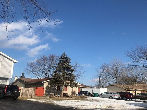 3rd image of 930 Heartwood Ln