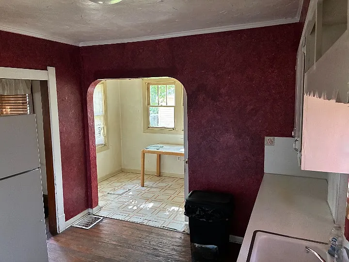 744 Nicholas St — Photo 11