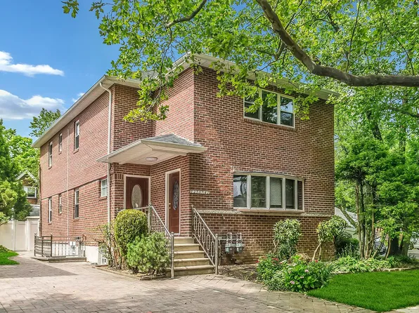 23041 57th Rd, Oakland Gardens, NY 11364