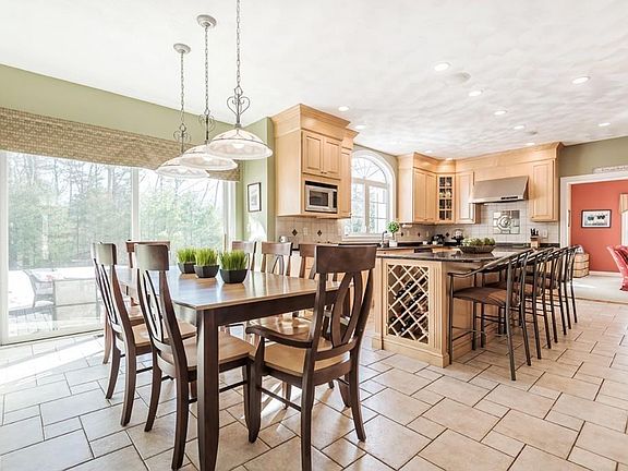 4th image of 195 Webster Woods Ln