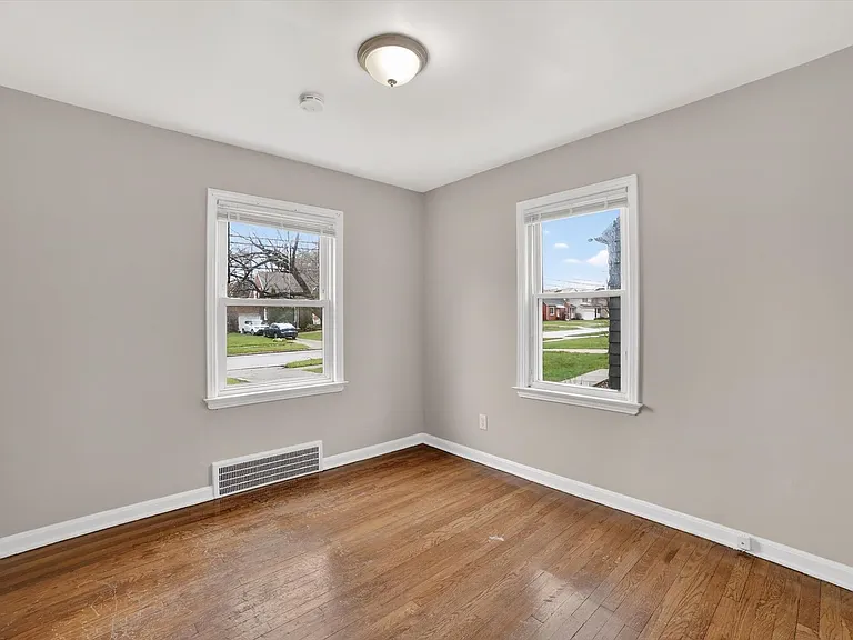 1568 Parker Dr — Photo 12