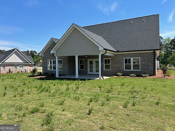 3rd image of 124 Camden Trce