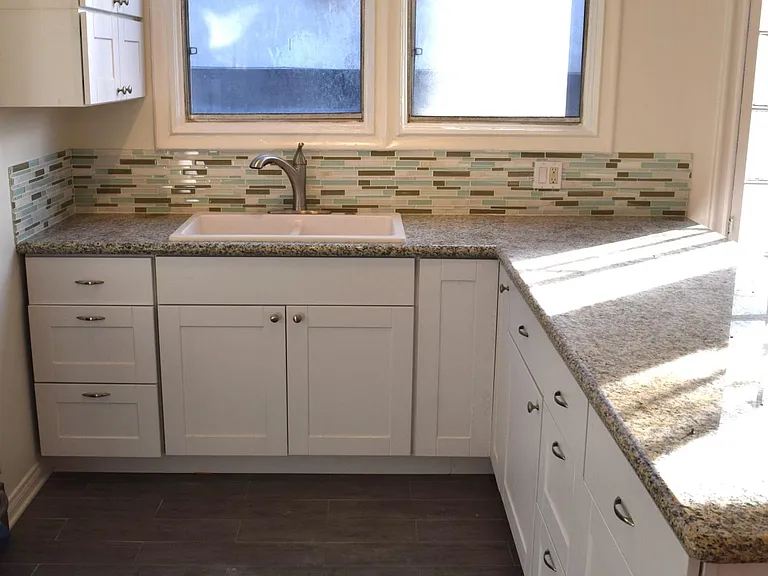 1172 N Ardmore Ave — Photo 5