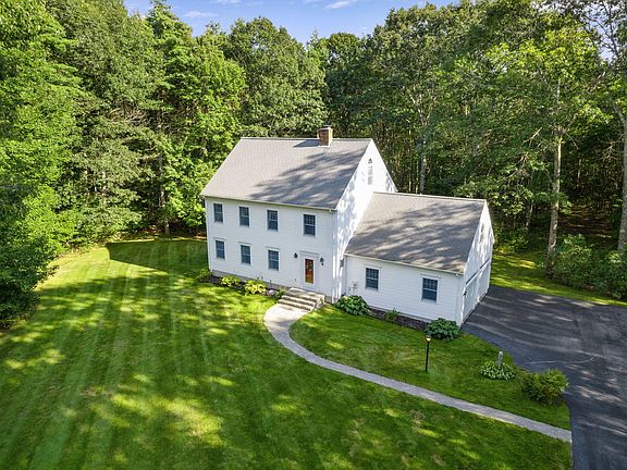 2nd image of 6 Winding Brook Drive
