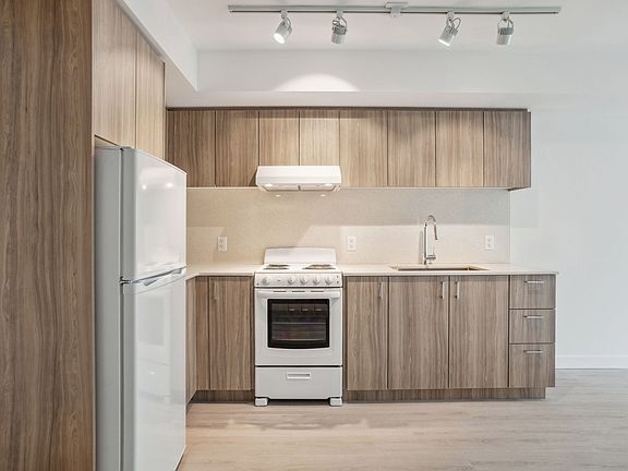 4th image of 6420 Willingdon Ave #1393785