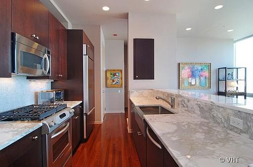 5th image of 500 W Superior St Unit 2102