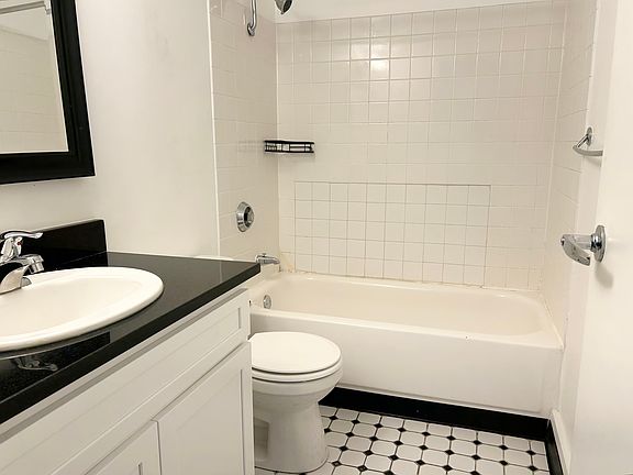 4th image of 600 E 8th St APT 7M