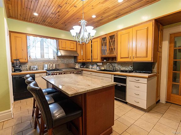 5th image of 26 Overlook Circle