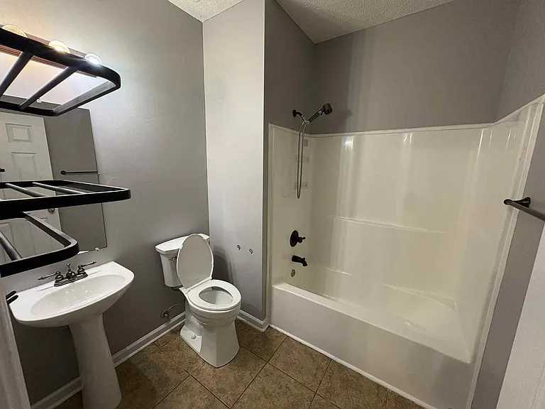 1213 Chinook Cir — Photo 30